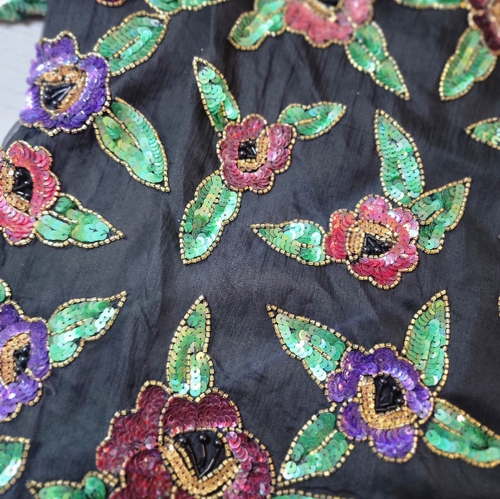 ♡Laurence Kazar Black Floral Sequin Short Sleeve Top B-21 - Picture 3 of 8
